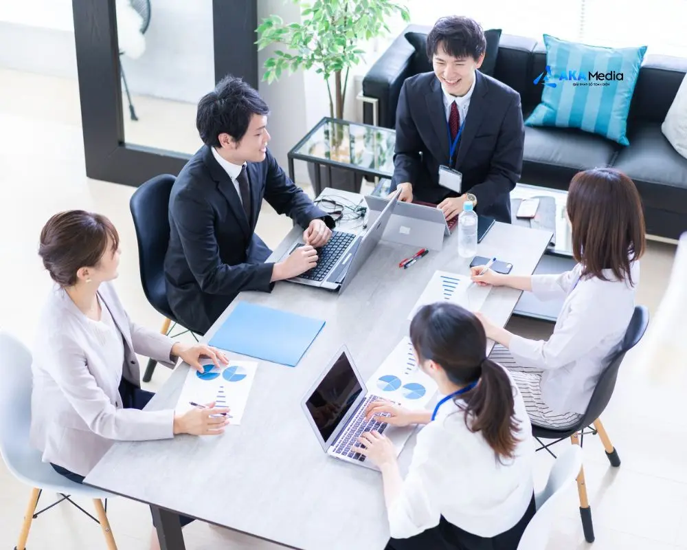 Bước đầu tiên cần làm trước khi làm chiến lược kênh và nội dung là phân tích bối cảnh doanh nghiệp hiện tại