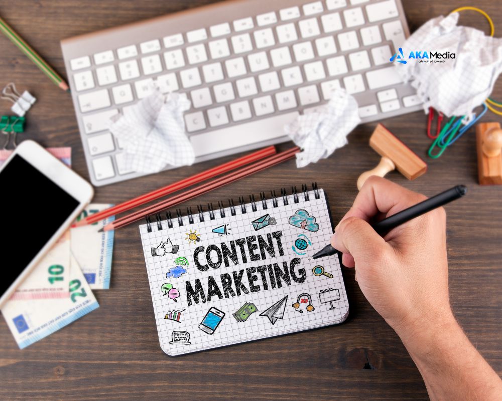 Content Marketing là chiến lược xây dựng và chia sẻ nội dung có giá trị để thu hút và giữ chân khách hàng