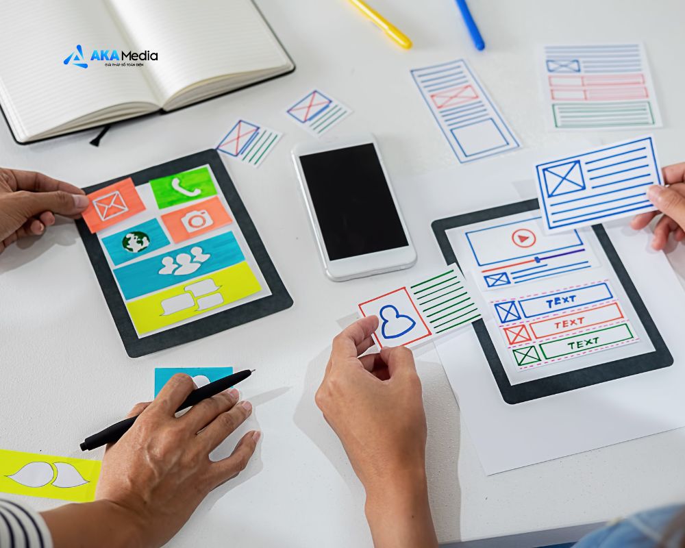 Nội dung marketing là tất cả những thông tin, bài viết, video, hình ảnh, podcast hoặc bất kỳ hình thức truyền tải thông điệp nào mà doanh nghiệp truyền tải đến khách hàng